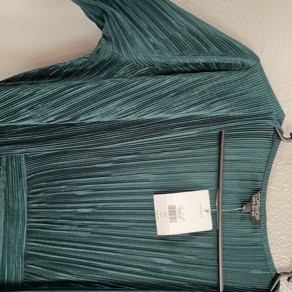 Emerald green robe/ dress? Was a gift - Picture 2 of 4